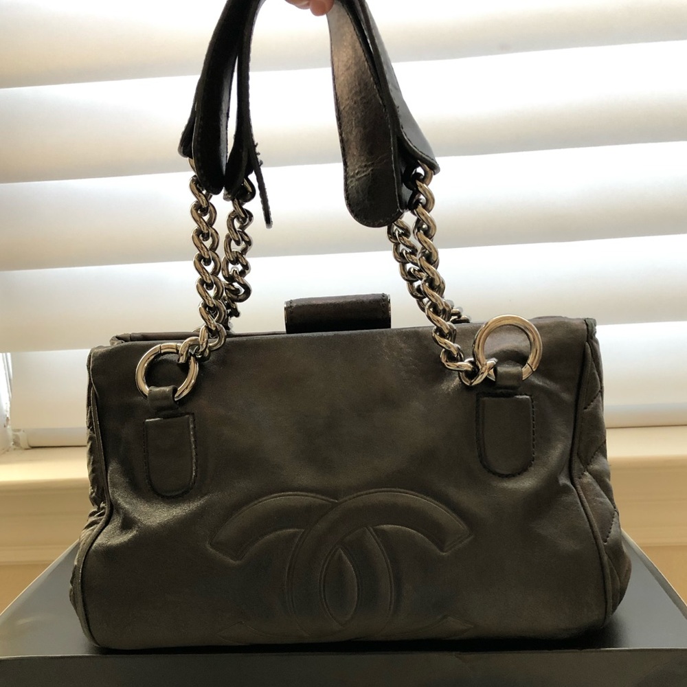 Black Leather Chanel Tote Bag - Picture 3 of 13